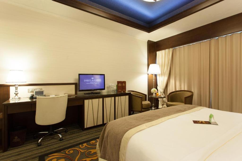 Metropolis Hotel Bistriţa Quarto foto