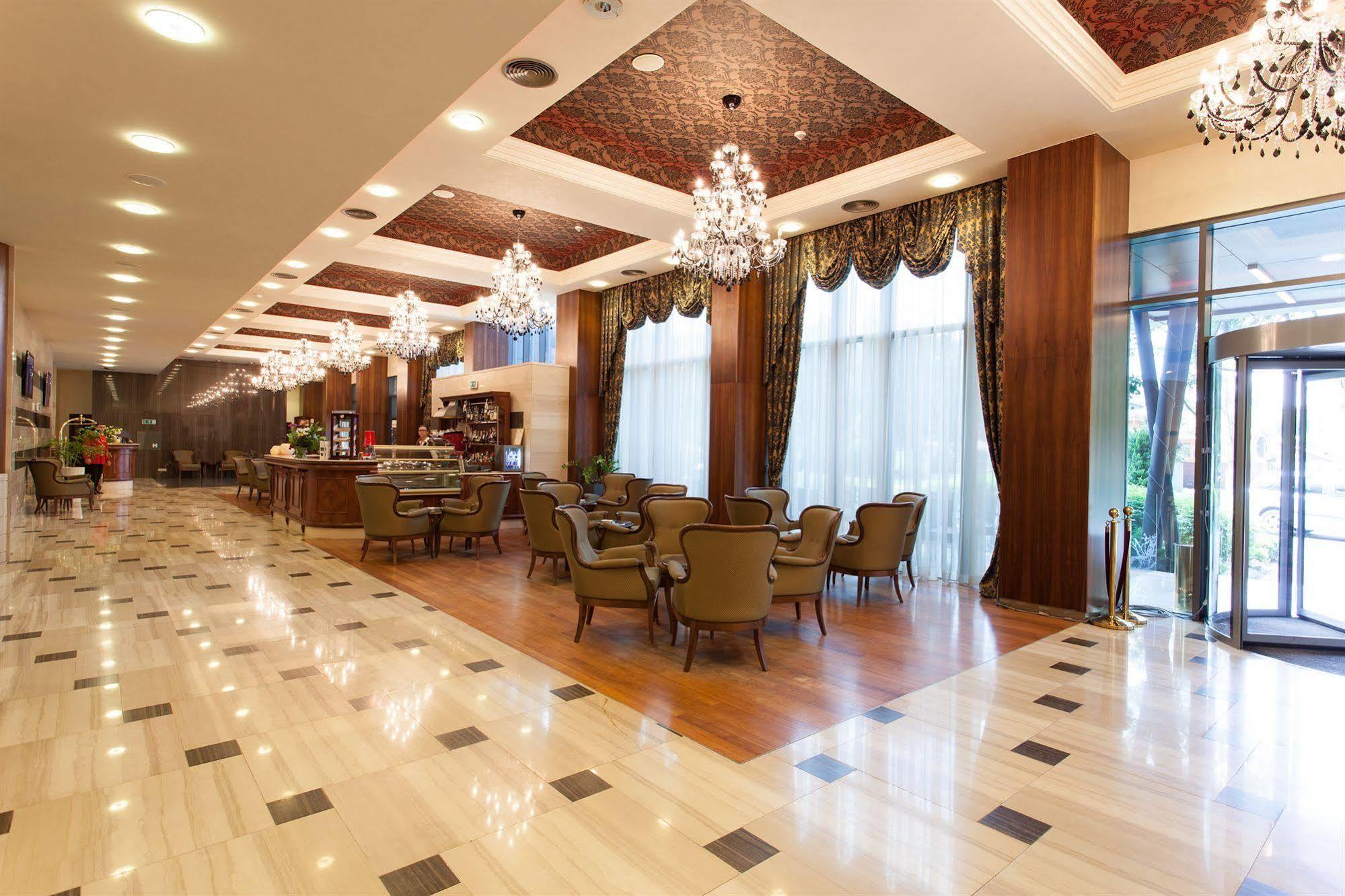 Metropolis Hotel Bistriţa Exterior foto